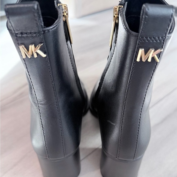 Michael Kors Elegant Black Ankle Booties - Picture 4 of 6